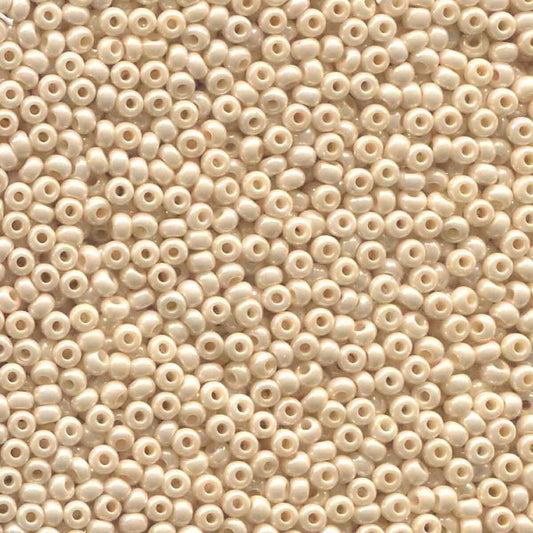 11/0 Preciosa Eggshell